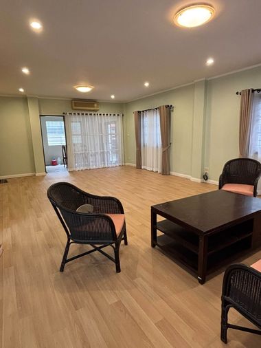 5-bed house for rent, 240 sqm, 51 sq wah, Phra Khanong