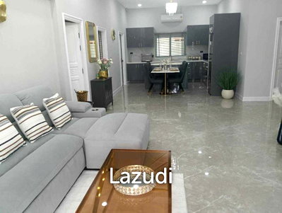 Houses for sale Chonburi : Modern 3-Bedroom House for Sale in Dusit Pattaya 1