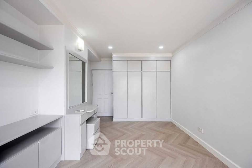 picture Spacious 2-BR 117 Sqm At Saranjai Mansion Near BTS Nana (ID 3092404) - 38/47