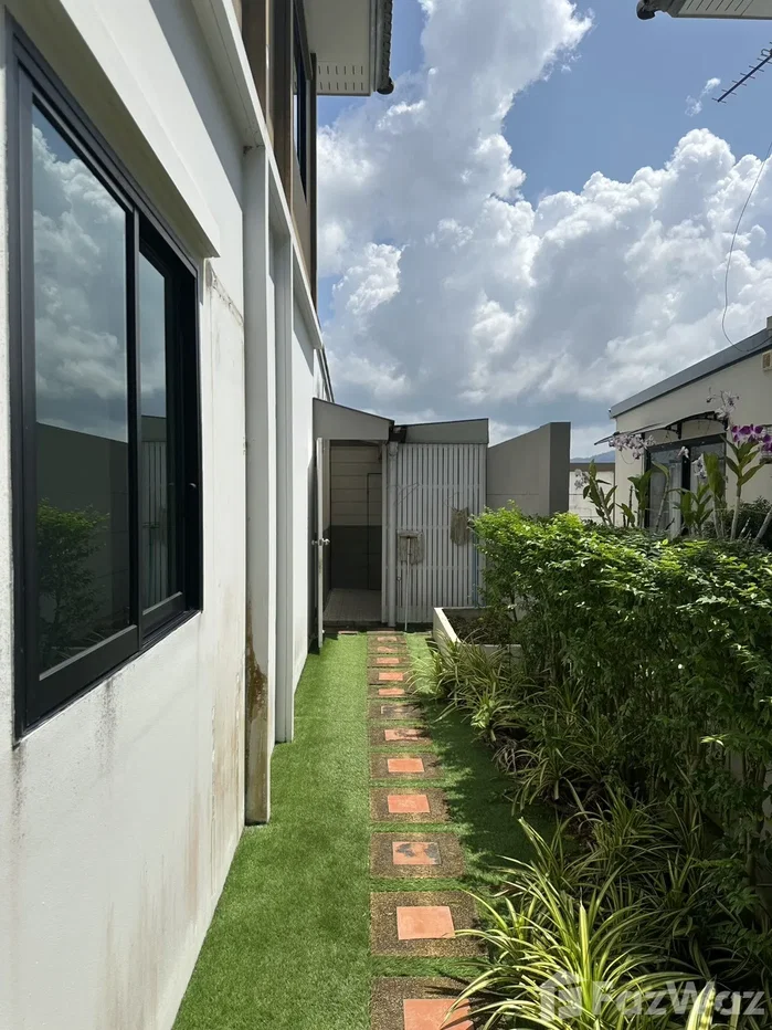 picture Spacious 4-Bedroom Home with Garden Near Laguna 6829052 - 5/19