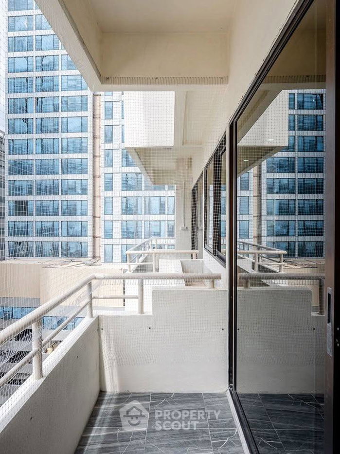 picture Spacious 2-BR 117 Sqm At Saranjai Mansion Near BTS Nana (ID 3092404) - 42/47