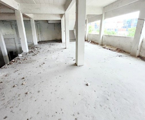 รูป ให้เช่าอาคารพาณิชย์ , Show room 4.5 ชั้น 4 คูหาตีทะลุ ริมถนนกิ่งแก้ว  / จอดรถได้ 20 คัน / ให้ Grace period 3 เดือนตกแต่ง ให้เช่าในสภาพนี้  - รูปที่ 6/10