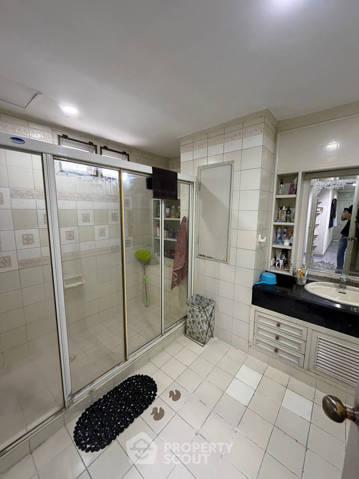 รูป คอนโด 3-ห้องนอน ที่ โอเรียลเต็ล ทาวเวอร์ คอนโดมิเนียม ใกล้ BTS เอกมัย (ID 3358235) - รูปที่ 36/36