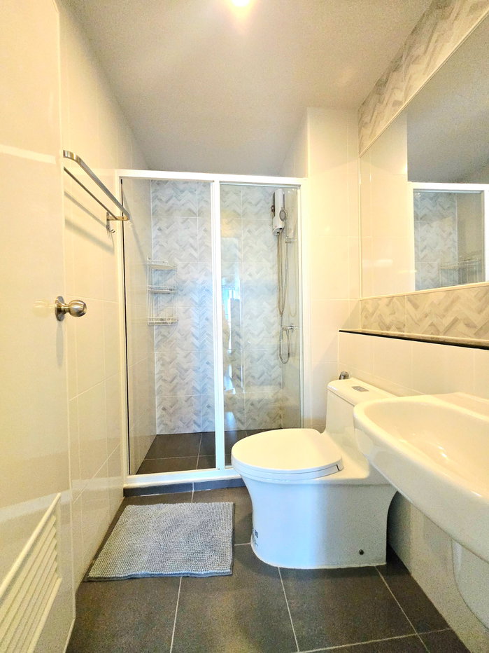 picture Regent Home Wutthakat — Beautiful Move-in-Ready Condo, Amenities on the Same Floor - 15/18