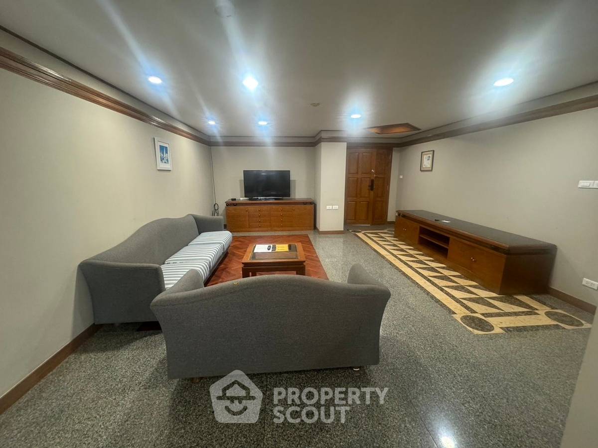 picture Pet-Friendly 2-BR At United Tower Thong Lor Near BTS Thong Lor (ID 2009532) - 1/21
