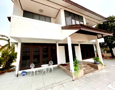 สำนักงานให้เช่า : ให้เช่าสำนักงาน บ้าน 2 ชั้น หมู่บ้านราชตฤณมัย ริมถนนพหลโยธิน ใกล้ BTS พหลโยธิน 59 / Renovate ใหม่ / ไฟฟ้า 3 เฟส / อยู่อาศัย หรือ สำนักงาน  จดบริษัทได้