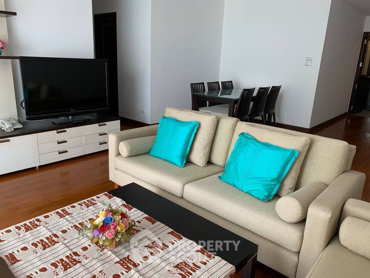 picture Pet-Friendly 2-BR Grand Langsuan Condominium Near BTS Ratchadamri (ID 2317723) - 2/5