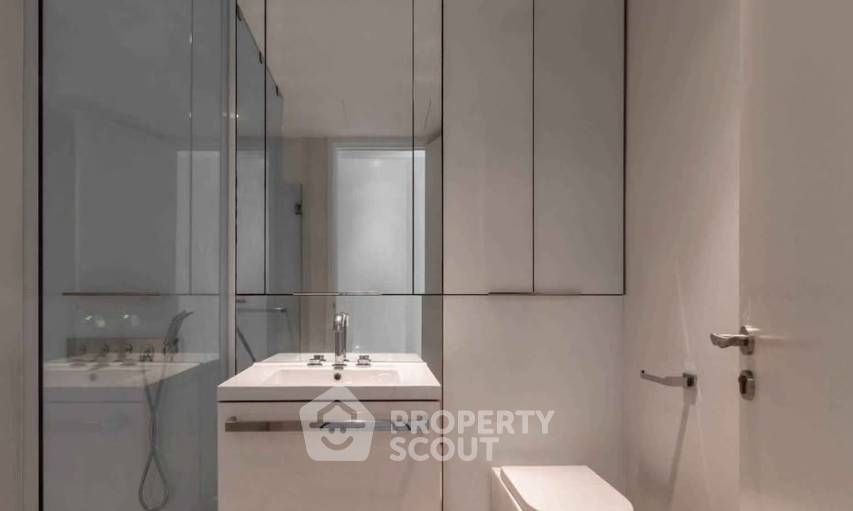 picture Spacious 3-BR 200 Sqm At 185 Rajadamri Near BTS Ratchadamri (ID 2989201) - 2/9