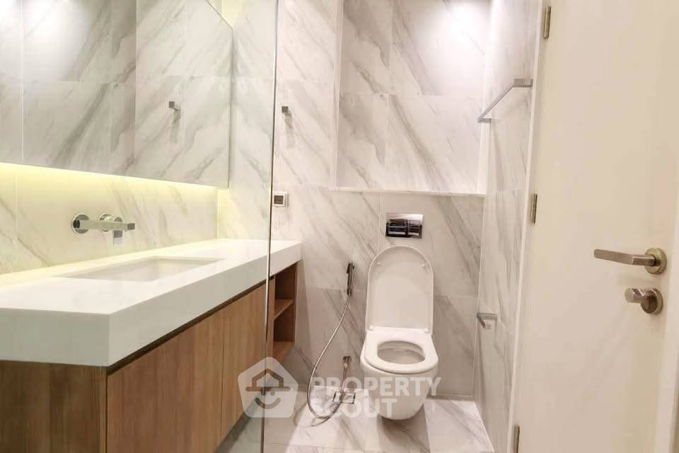 picture 27th-Floor 2-BR Muniq Sukhumvit 23 100m To MRT Sukhumvit (ID 3357894) - 10/16