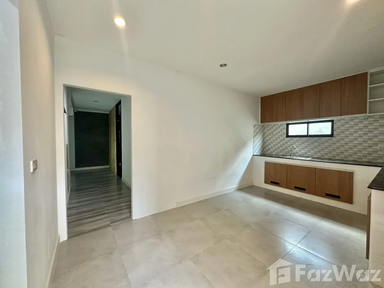 picture Spacious 4-Bedroom Home with Garden Near Laguna 6829052 - 18/19