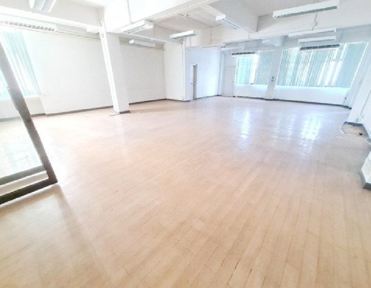 รูป ให้เช่าสำนักงาน / เป็นอาคารสำนักงาน 7 ชั้น / ตรงข้าม Central บางนา / ให้เช่า ชั้น 4 , ชั้น 5 , ชั้น 6 และ ชั้น 7 / พื้นที่ 200 ตารางเมตรต่อชั้น  - รูปที่ 7/9