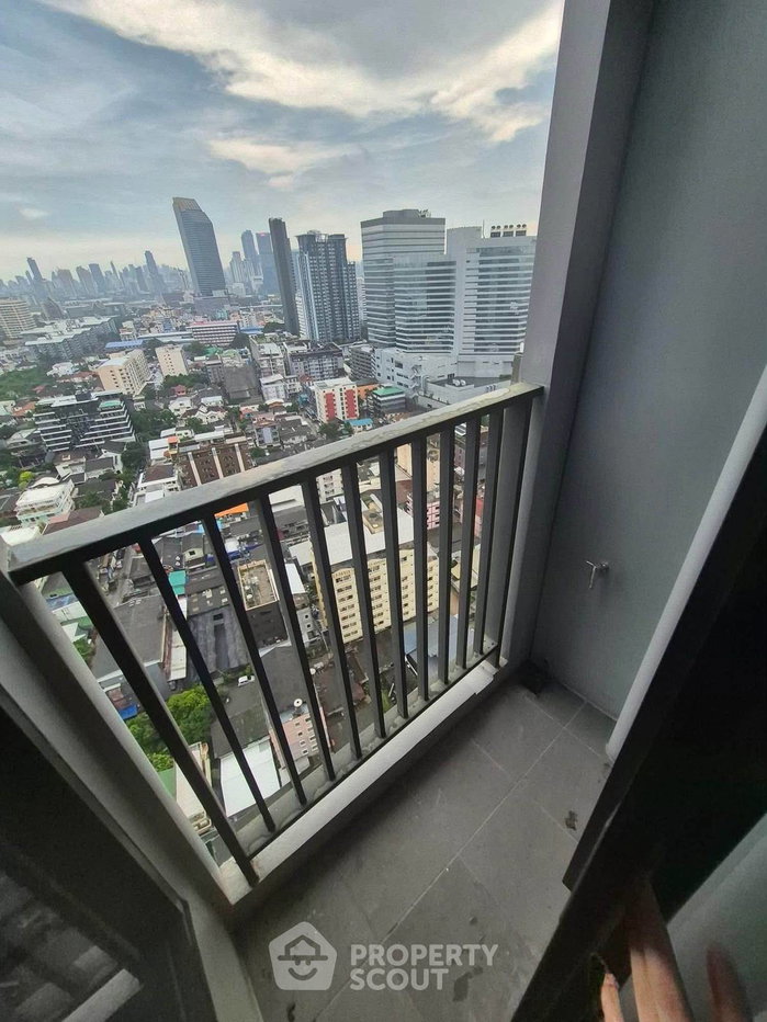 picture 200m To MRT Huai Khwang: High-Floor 1-BR At SOHO Bangkok Ratchada (ID 3359091) - 3/3