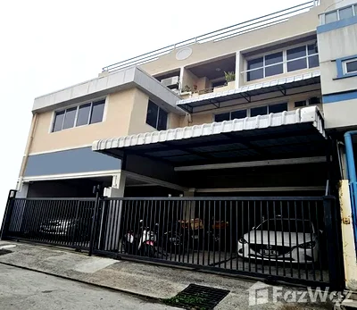 Townhouses for sale วิทยาลัยดุสิตธานี : 6 Bedroom Townhouse for sale in Bang Na, Bangkok  6681270