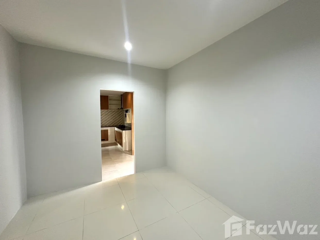 picture Spacious 4-Bedroom Home with Garden Near Laguna 6829052 - 19/19