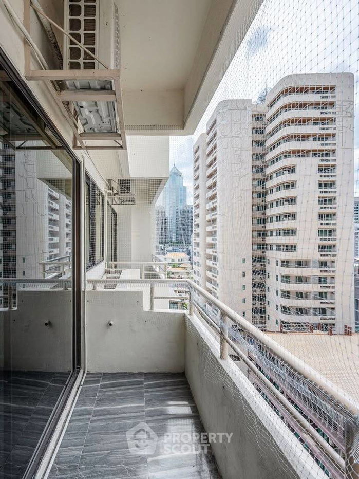 picture Spacious 2-BR 117 Sqm At Saranjai Mansion Near BTS Nana (ID 3092404) - 41/47