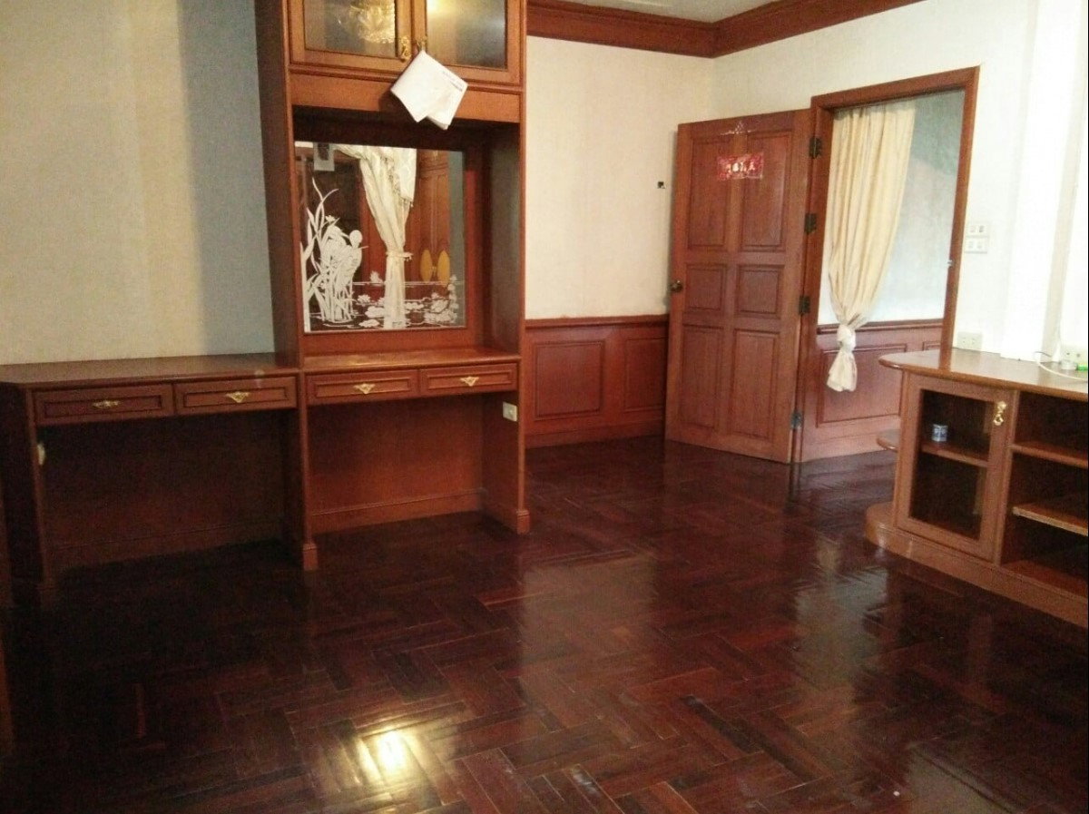 รูป ให้เช่าบ้านเดี่ยว 160 ตร.ว. 2 ชั้น 4 ห้องนอน 3 ห้องน้ำ หมู่บ้านสินบดี 3 ซอยประชาอุทิศ 72 - รูปที่ 19/25
