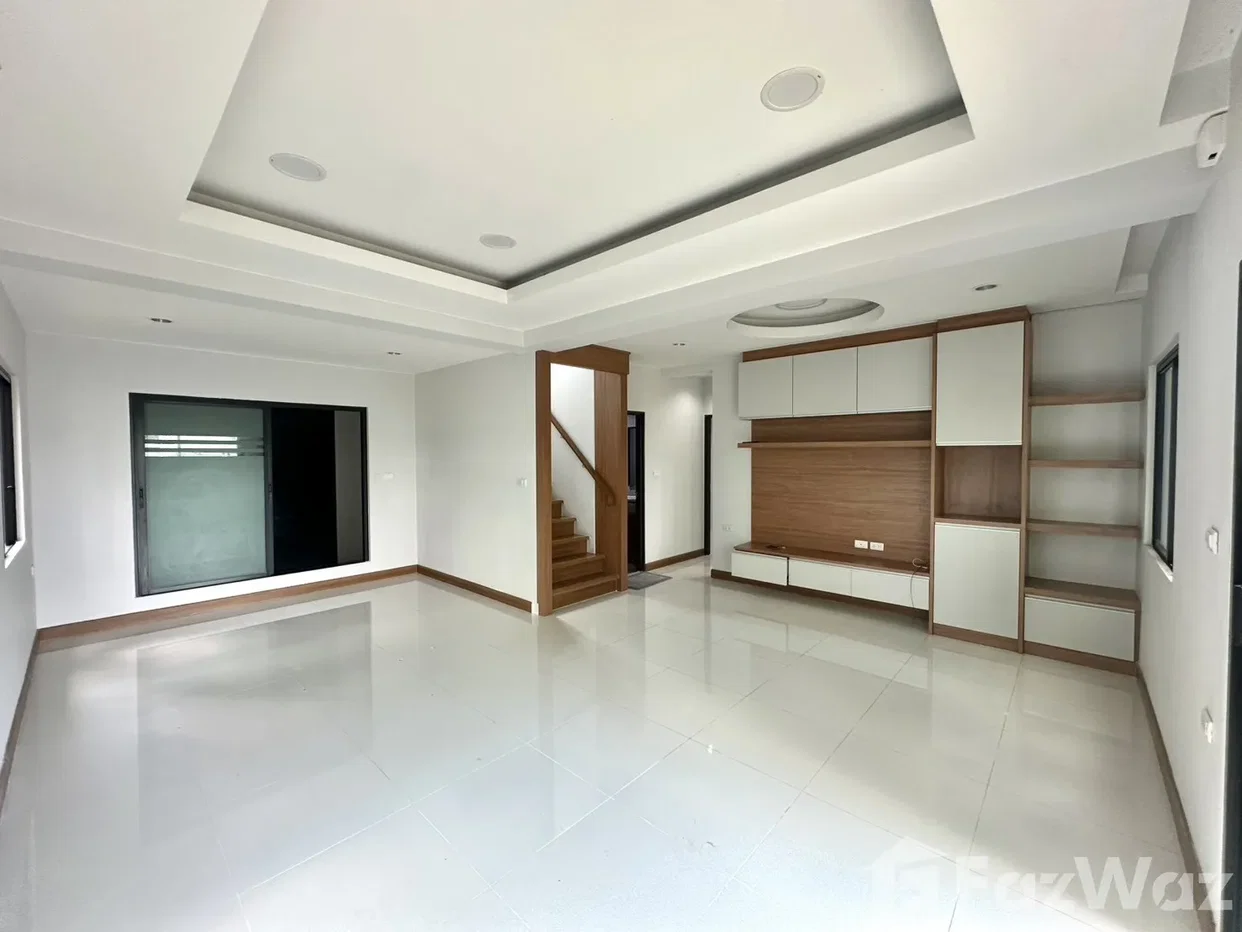 picture Spacious 4-Bedroom Home with Garden Near Laguna 6829052 - 6/19