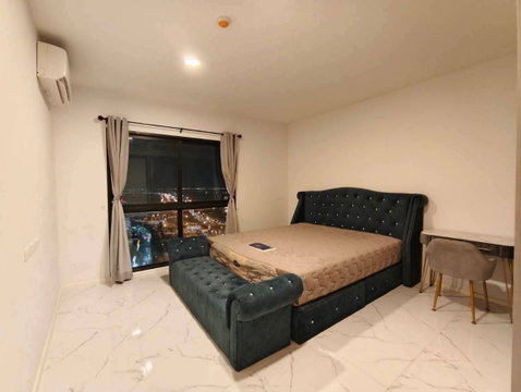 A Space Me-gan: 1-bedroom, 2-bedroom, 1-bathroom unit on the 32nd floor, size 62 sq.m. Rent: 23,000 THB/month. Contact (Call/Line): 0636262722.