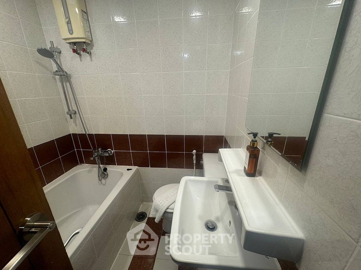 picture Pet-Friendly 2-BR At United Tower Thong Lor Near BTS Thong Lor (ID 2009532) - 21/21