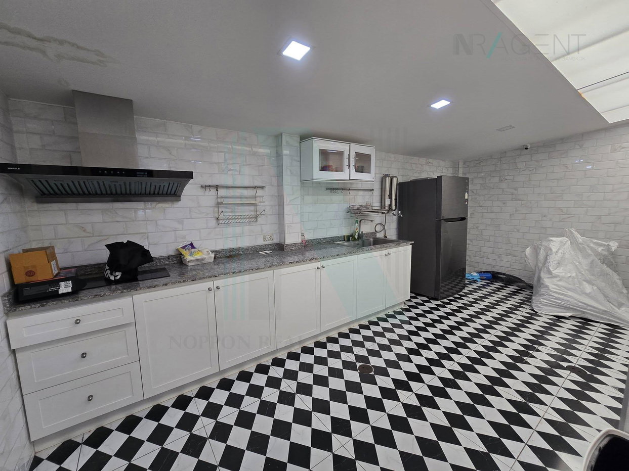 picture For Rent 3-story Home office DISTRICT EKKAMAI - RAMINTRA 3 bathroom - 4/8