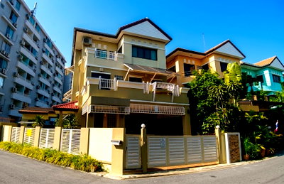 บ้านเดี่ยว ถนนอินทามระ : ขายถูก บ้านเดี่ยว 3 ชั้น บ้านวรินทร รัชดา 18