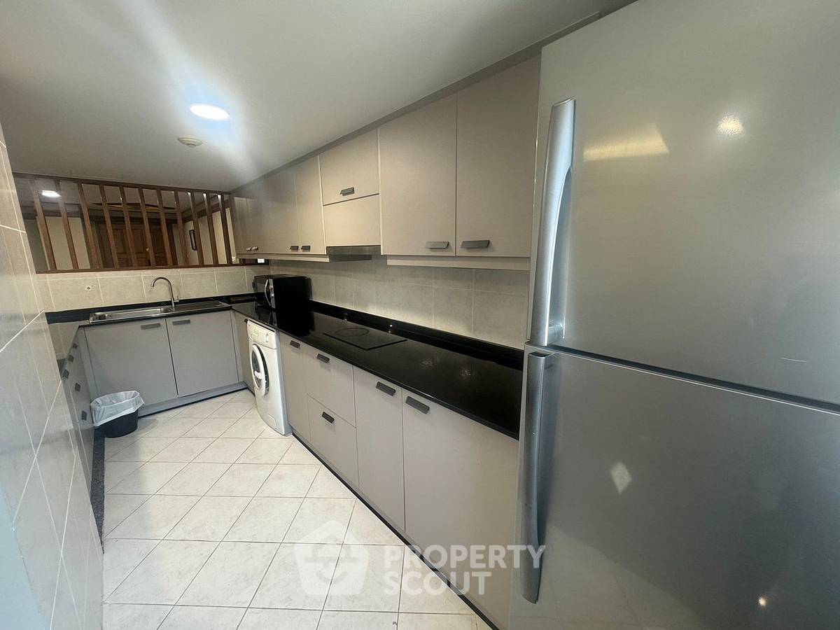 picture Pet-Friendly 2-BR At United Tower Thong Lor Near BTS Thong Lor (ID 2009532) - 6/21