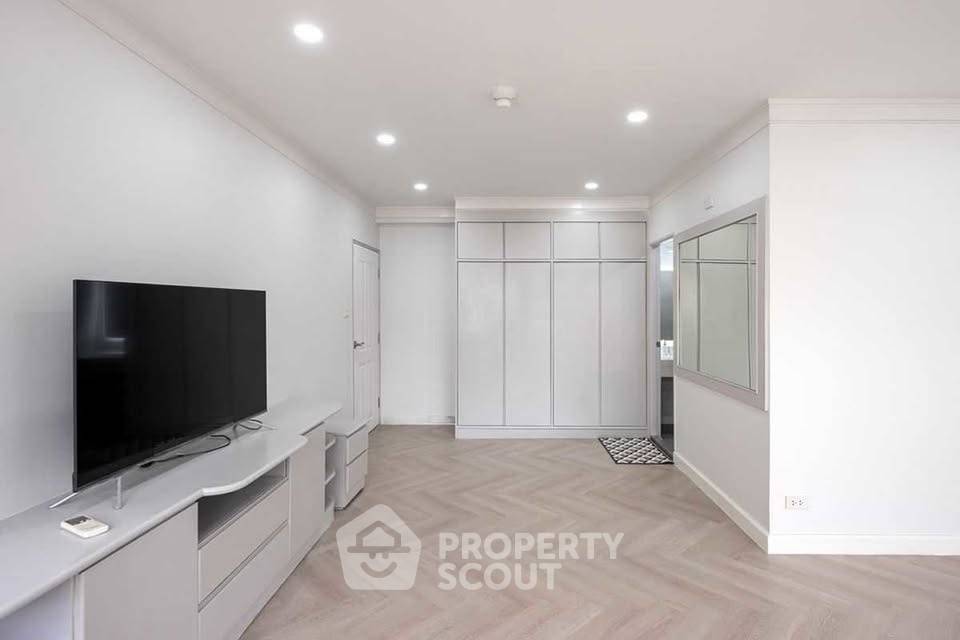 picture Spacious 2-BR 117 Sqm At Saranjai Mansion Near BTS Nana (ID 3092404) - 26/47