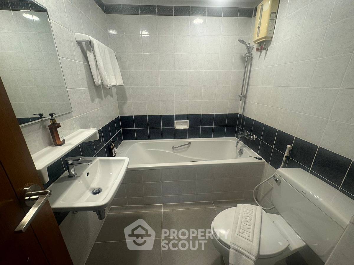 picture Pet-Friendly 2-BR At United Tower Thong Lor Near BTS Thong Lor (ID 2009532) - 20/21