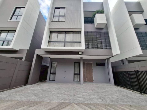 ME2500667 ให้เช่าบ้านเดี่ยว 3 ชั้น Feel Town ลาดพร้าว 101 ทำเลดีเดินทางสะดวก ใกล้ MRT ลาดพร้าว 101