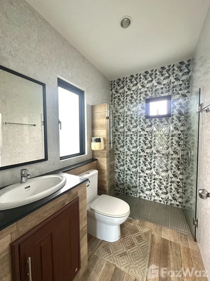 picture Spacious 4-Bedroom Home with Garden Near Laguna 6829052 - 10/19