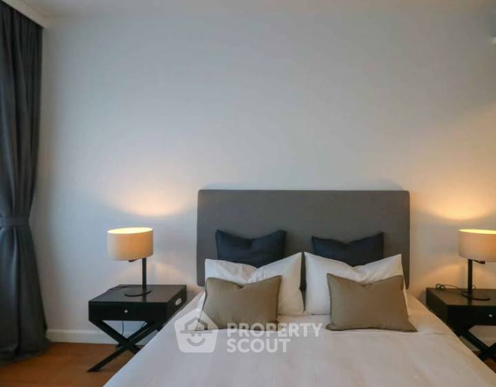 picture Spacious 1-BR 70 Sqm At 185 Rajadamri, 400m To BTS Ratchadamri (ID 3087485) - 2/11