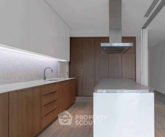 picture Great Value 3-BR 200 Sqm At 185 Rajadamri Near BTS Ratchadamri (ID 3065910) - 10/10