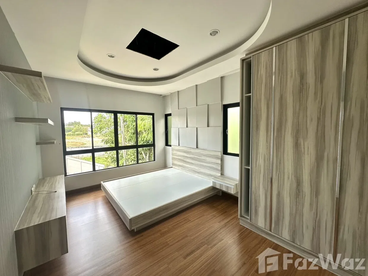 picture Spacious 4-Bedroom Home with Garden Near Laguna 6829052 - 8/19