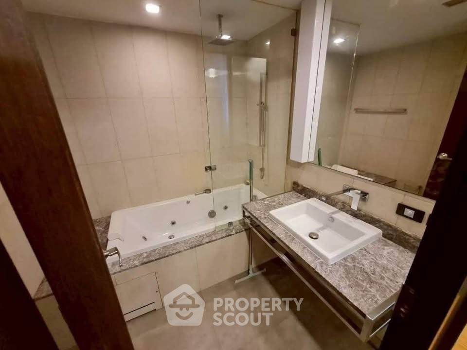 รูป เดิน 200 ม. ถึง MRT สามย่าน | คอนโด 2 ห้องนอน Quad Silom Condominium (ID 3322231) - รูปที่ 4/5