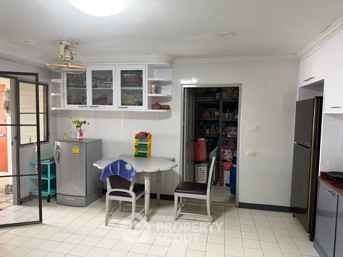 รูป คอนโด 3-ห้องนอน ที่ โอเรียลเต็ล ทาวเวอร์ คอนโดมิเนียม ใกล้ BTS เอกมัย (ID 3358235) - รูปที่ 21/36