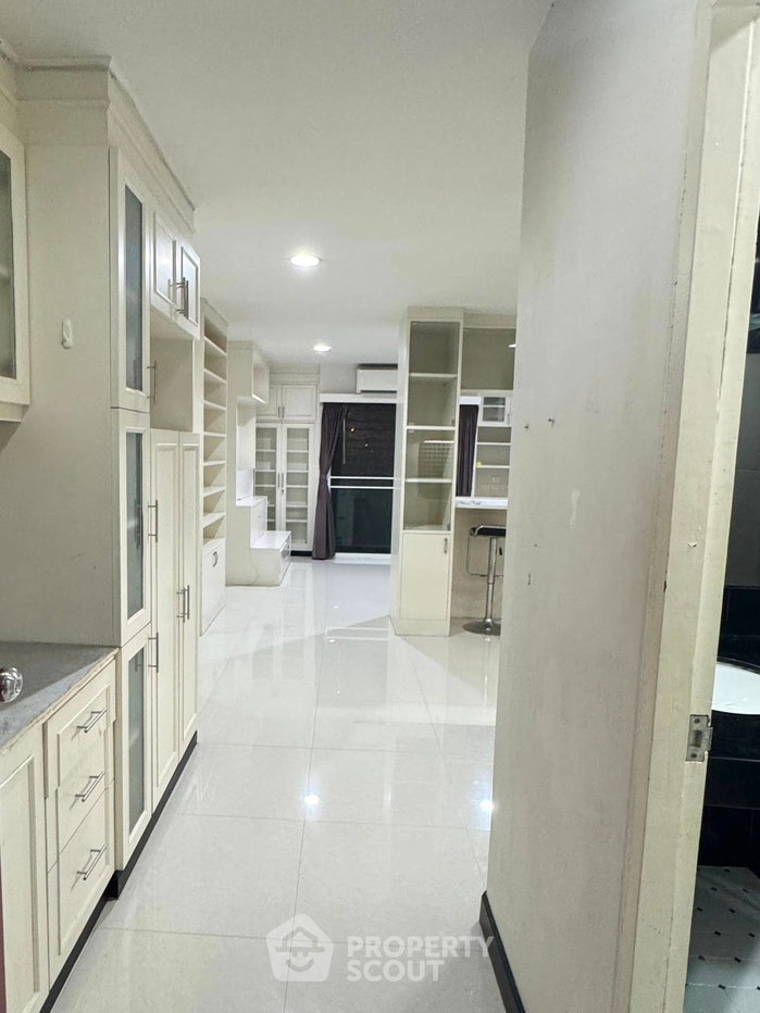 picture 2-BR Condo at Bodin Suite Home Condominium in Phlapphla (ID 2364424) - 10/12