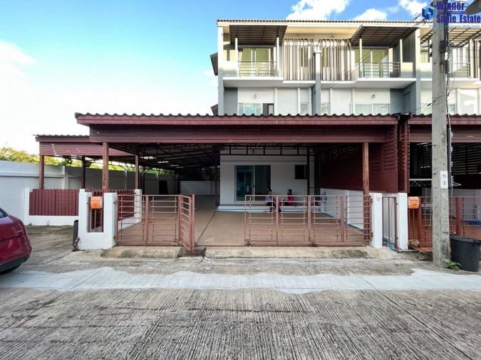 4-bed townhouse for rent, 300 sqm, 43.7 sq wah, Bang Khun Thian