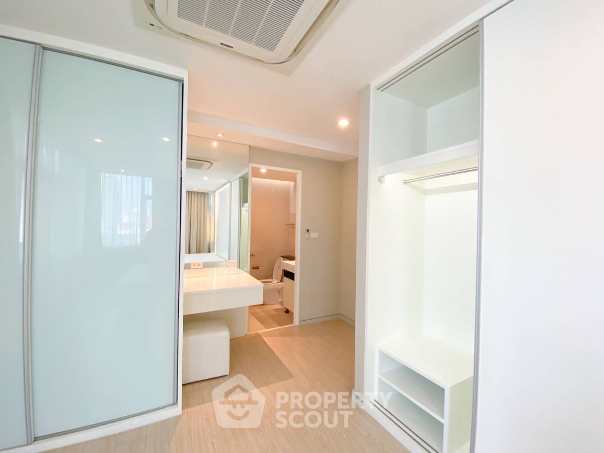 picture Pet-Friendly 2-BR Grand Langsuan Condominium Near BTS Ratchadamri (ID 1837370) - 7/10