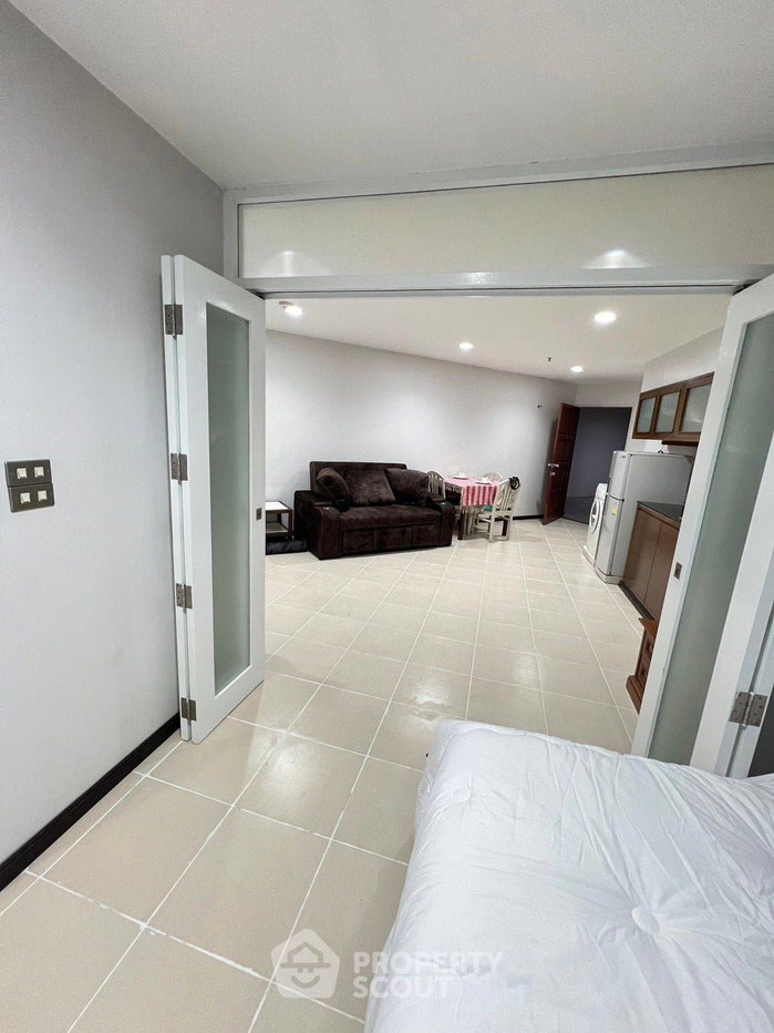 picture 2-BR Condo at Wittayu Complex near BTS Phloen Chit (ID 1546833) - 3/15