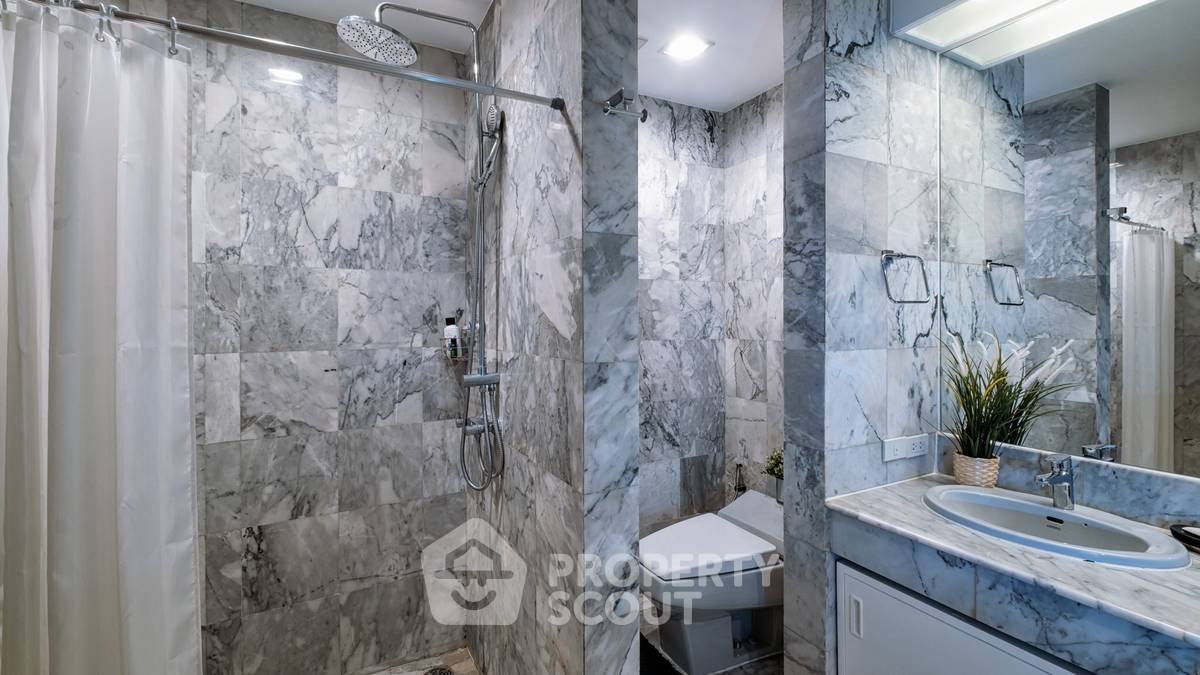 picture Spacious 3-BR 240 Sqm At Polo Park Condominium Near MRT Lumphini (ID 515048) - 17/20