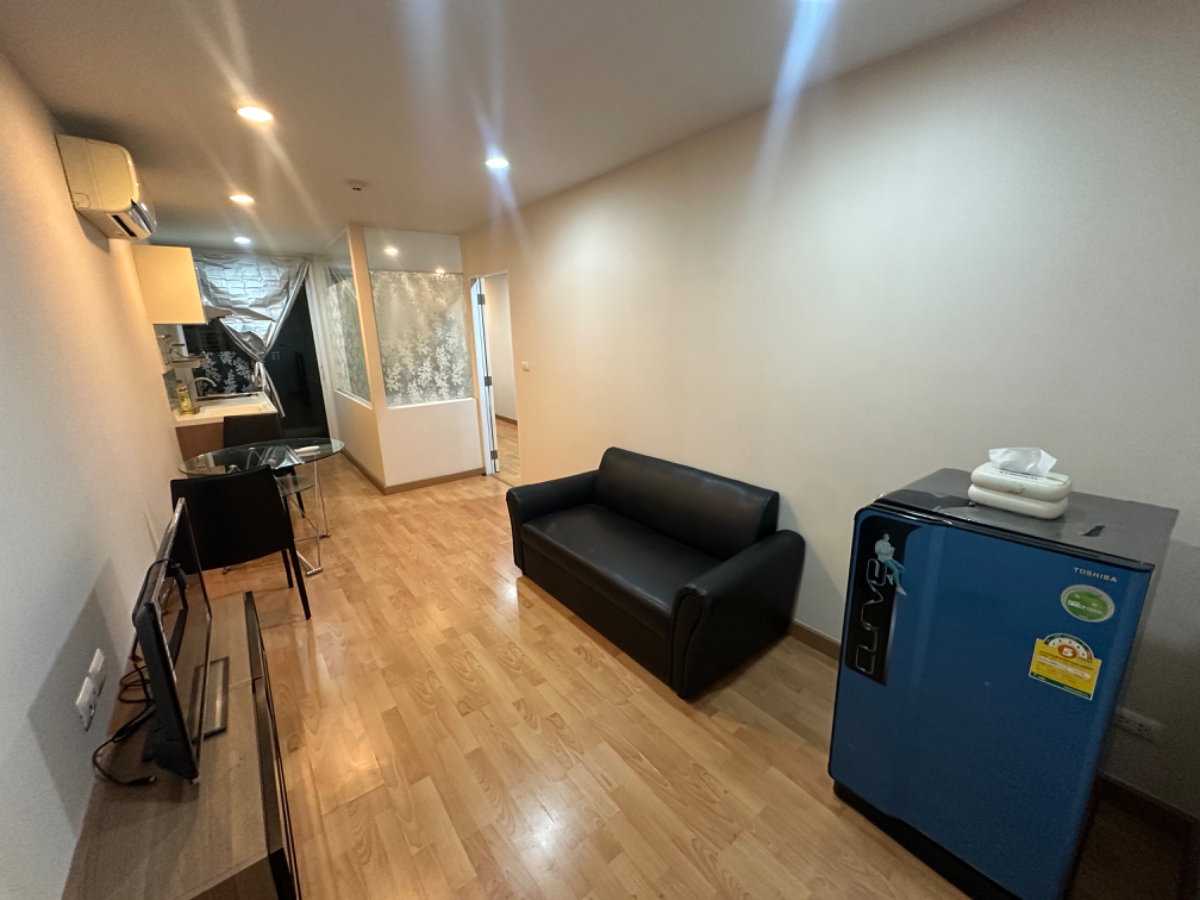 Ready to move in, walkable to BTS krungthonburi station,barely available 