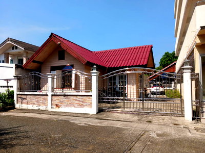 Houses for rent Ngam Wong Wan Road : Detached house for rent near Kasetsart University, Bang Khen.