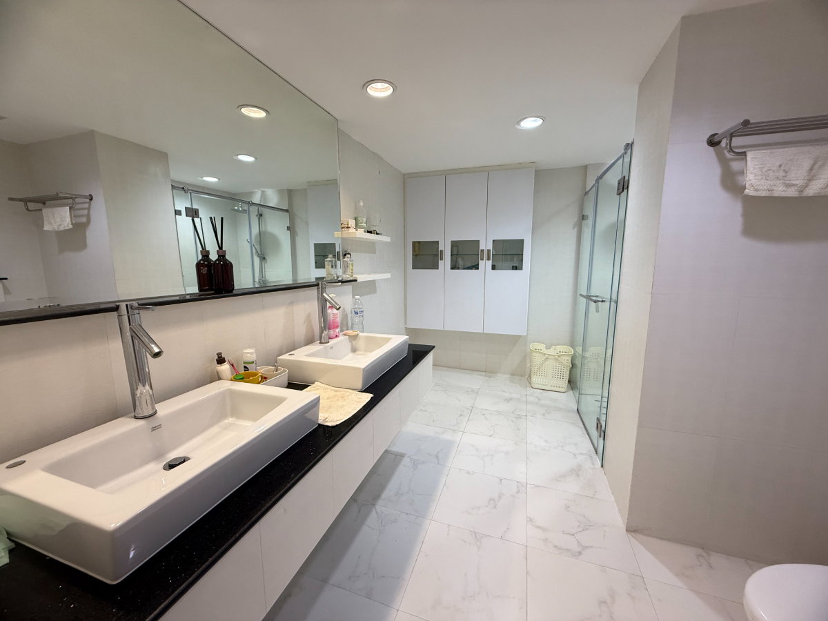 picture ✨ URBANA LANGSUAN | Spacious 3-Bed City Residence ✨  🐕 Pet-Friendly – Small Dogs Welcome! - 10/30