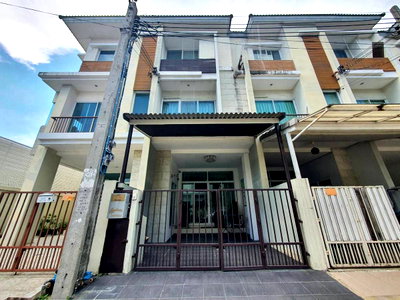 Townhouses for sale Bangkok : 3-Story Townhome for Sale – Thanapat House Sathorn-Narathiwas (Rama 3)  3 Bedrooms, 3 Bathrooms | Prime Location & Excellent Price – Rare Find!