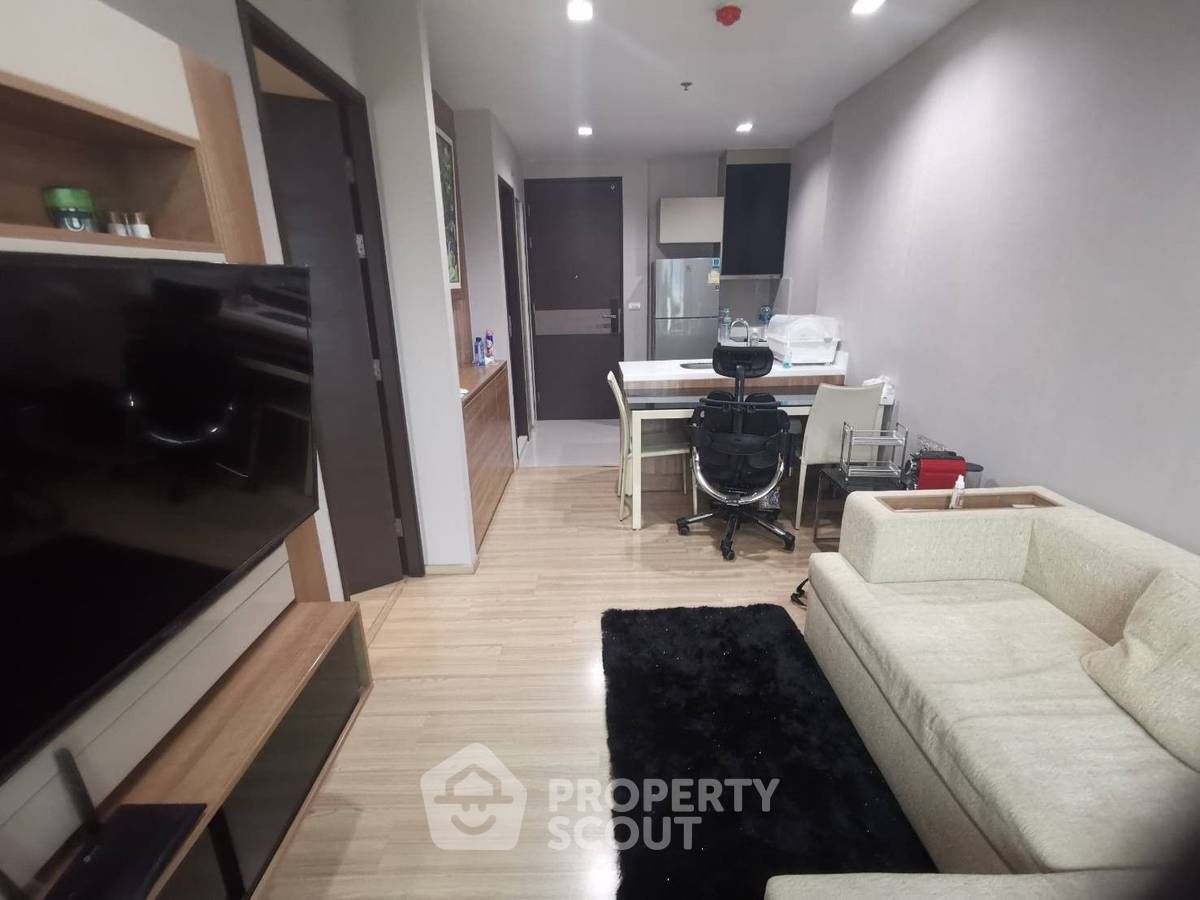รูป คอนโด 1-ห้องนอน ที่ ริธึ่ม สาทร ใกล้ BTS สะพานตากสิน (ID 1985990) - รูปที่ 2/6