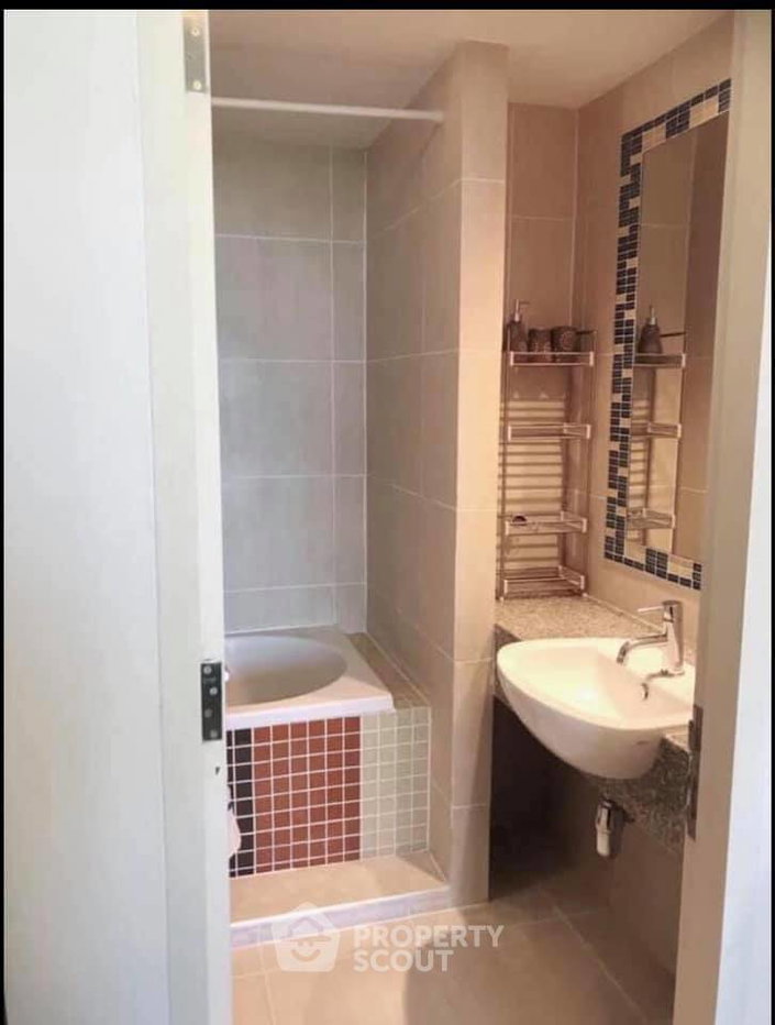 picture Great Value 1-BR At The Clover Thonglor Residence Near BTS Thong Lor (ID 476419) - 9/10