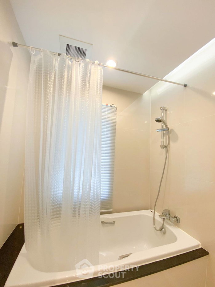 picture Pet-Friendly 2-BR Grand Langsuan Condominium Near BTS Ratchadamri (ID 1837370) - 6/10