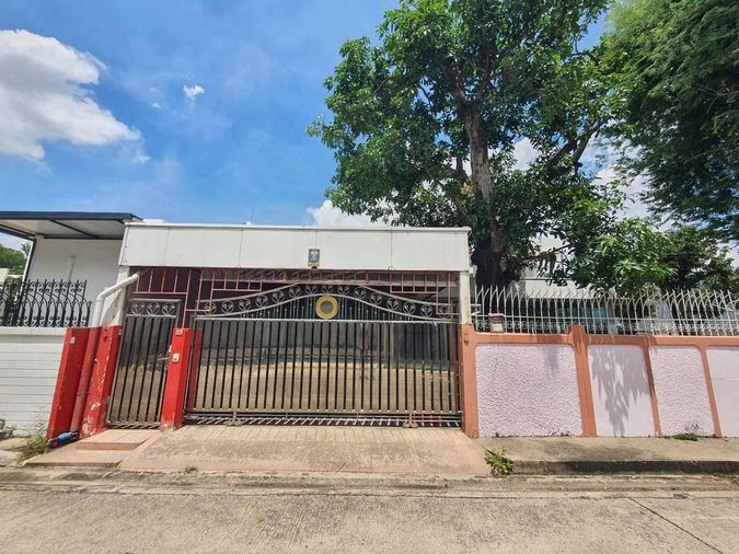 ขายบ้านเดี่ยว 5 ห้องนอน 220 ตร.ม. 131 ตร.ว. เขตพระโขนง