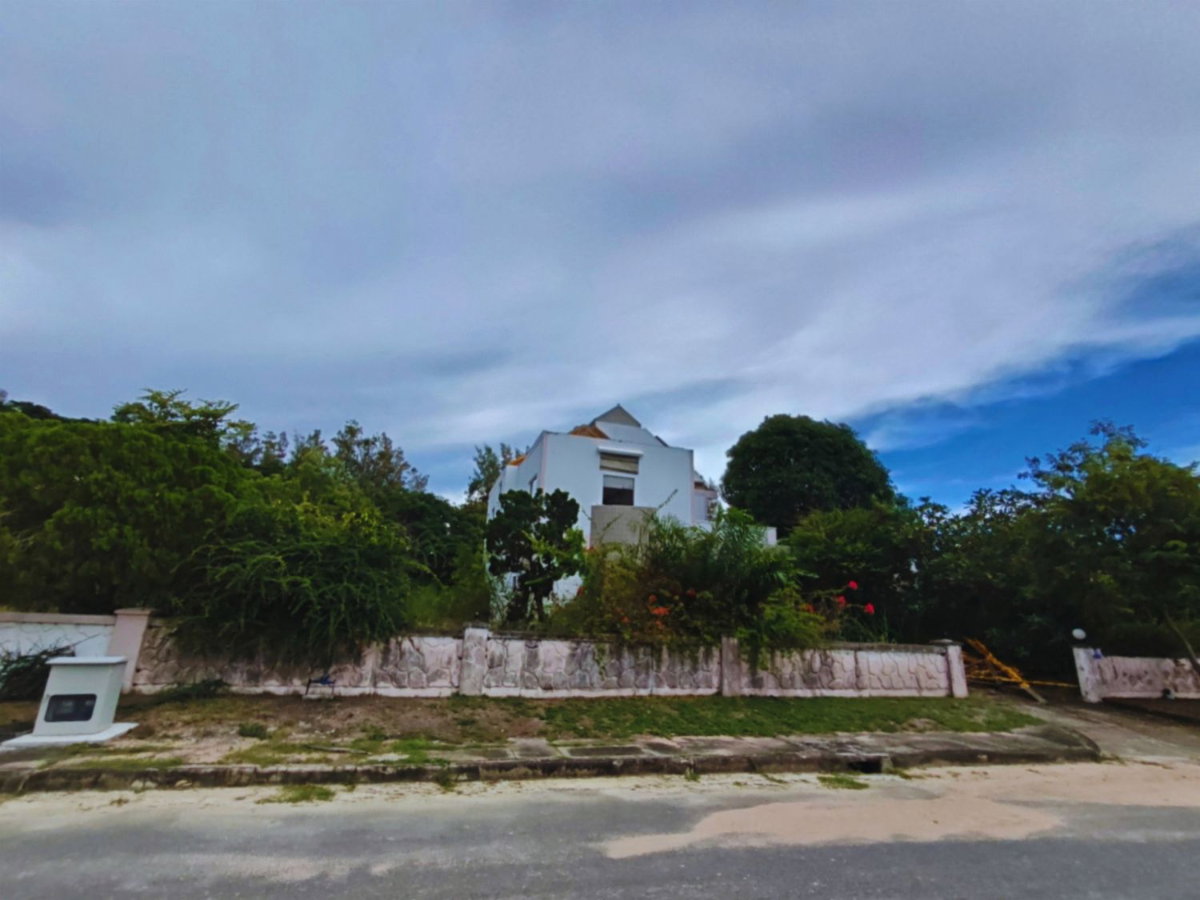 รูป โอกาสเดียวในการครอบครองที่ดินวิวสนามกอล์ฟผืนงาม ขายที่ดินติดแฟร์เวย์ Eastern Star Village บ้านฉาง ระยอง 2.16 ไร่ วิวกอล์ฟและเลค | #TPI-3503 - รูปที่ 4/12
