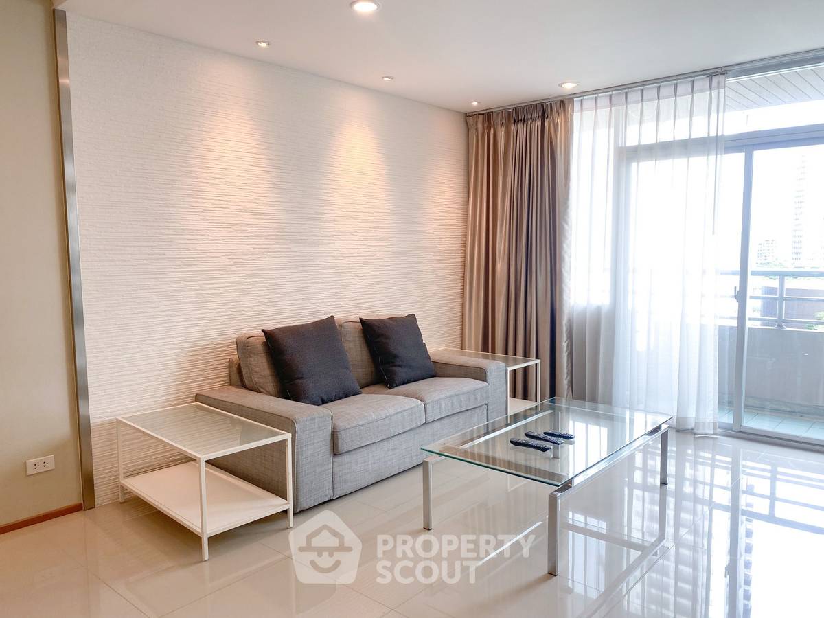 picture Pet-Friendly 2-BR Grand Langsuan Condominium Near BTS Ratchadamri (ID 1837370) - 2/10